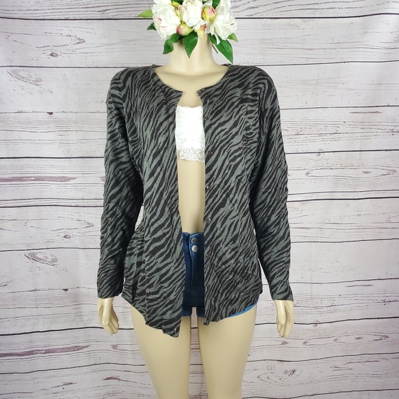 sag harbor animal print large cardigan ( 5 for $20 ) - Picture 4 of 8